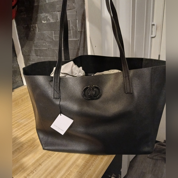 Kurt Geiger Handbags - Kurt Geiger NWT Black Chelsea Large Tote RARE & Dustbag
